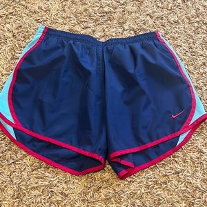 Girls Nike Rinning Shorts-XL